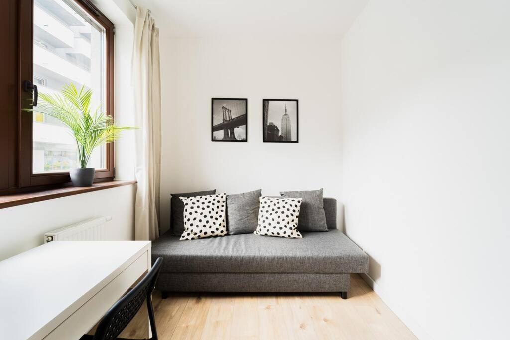 City Center - 3 Rooms - New Building - Private Parking Place - Garage Breslau Exterior foto