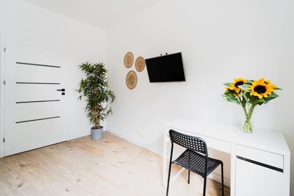 City Center - 3 Rooms - New Building - Private Parking Place - Garage Breslau Exterior foto
